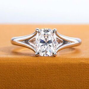 2cttw Cushion Cut Moissanite D Color VVS1 Clarity Silver Wedding Ring